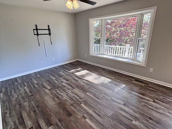 4th image of 3680 Golfview Rd