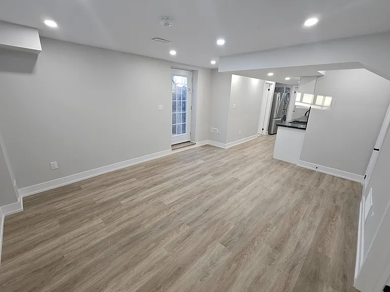 852 Aspen Ter #LOWER — Photo 5
