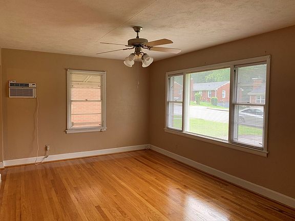 3rd image of 4629 Ferncliff Dr APT A