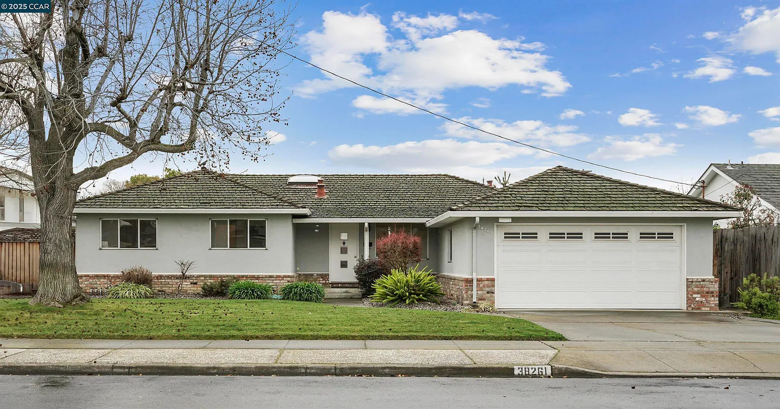 38261 Ballard Dr photo 1