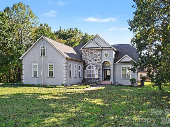 154 Heathrow Ln, Statesville, NC 28677