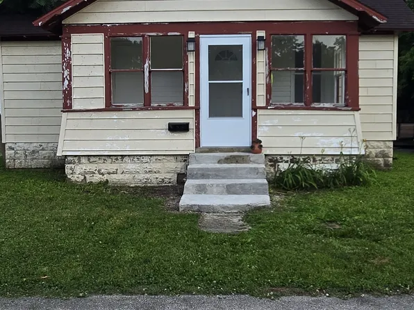 4 S 4th St, Cambridge City, IN 47327
