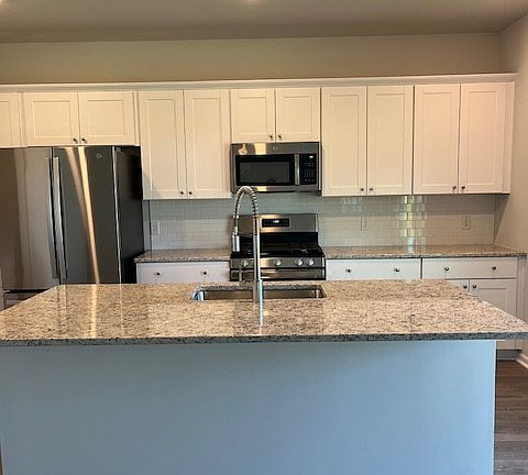 2nd image of 2119 Longhorn Ln