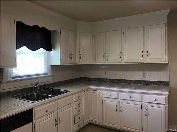 5th image of 16 Forest Ave