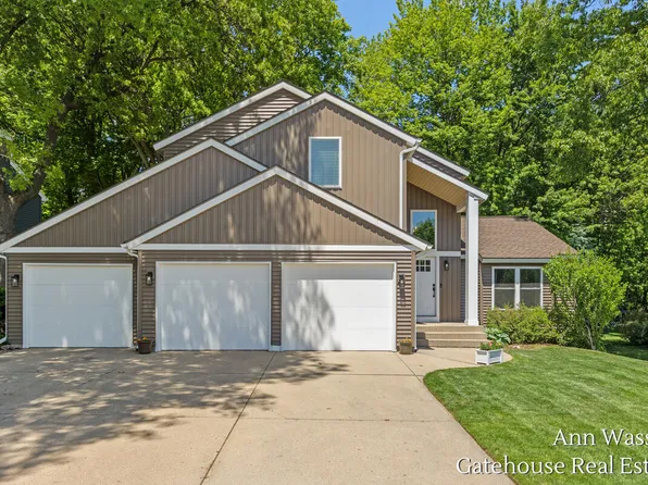 6007 Arroyo Vista Dr NE, Rockford, MI 49341