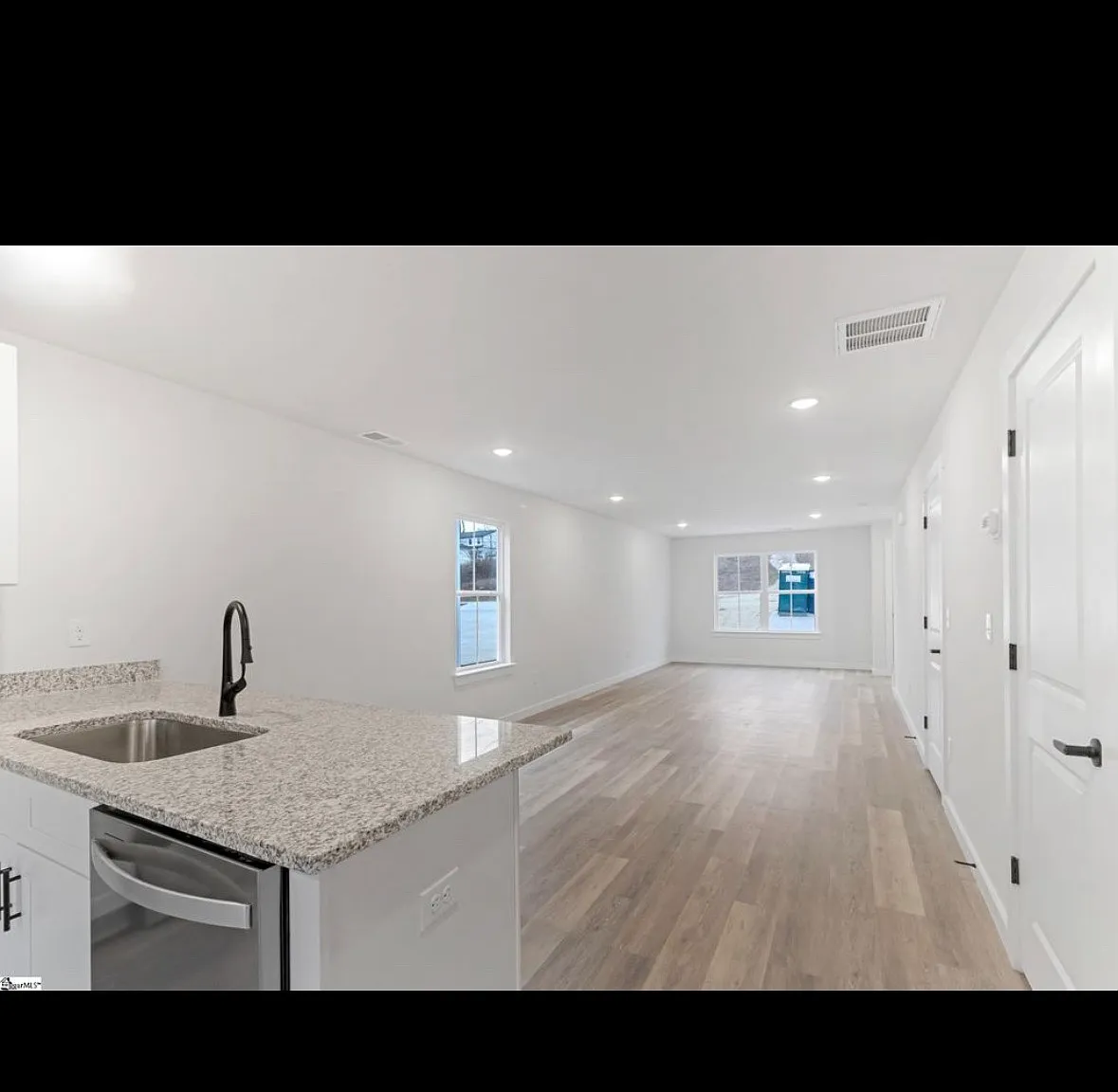 3 bed, 1350 sqft, $1,700 — Photo 4