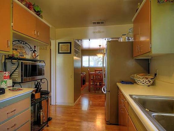 4th image of 227 Pereira Ave
