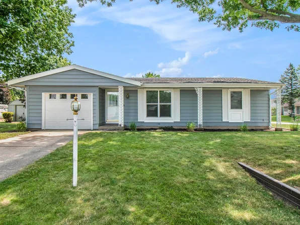 3708 Greenmont Dr, South Bend, IN 46628