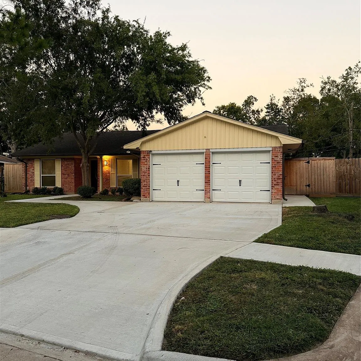 4 bed, 2.0 bath, 2164 sqft, $2,800 — Photo 1