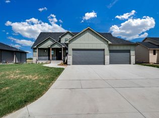 110 S Wellcrest Ct, Goddard, KS 67052