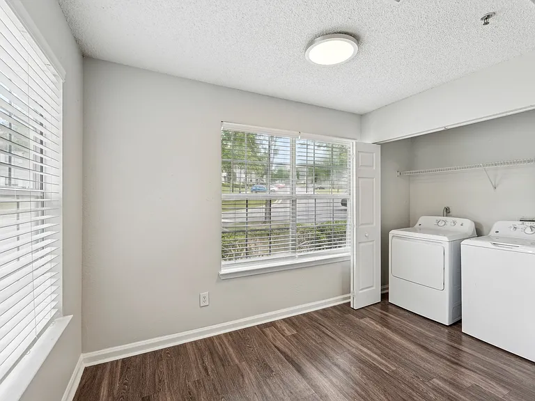 The Flats at 1500 — Photo 45