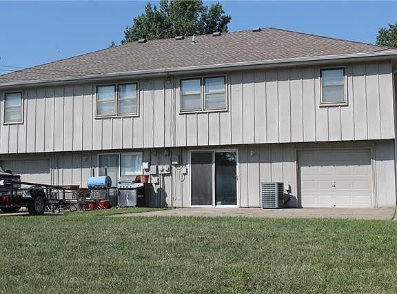 3rd image of 1515 NE White Dr