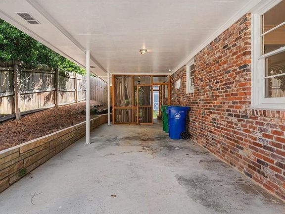 5th image of 2201 Fairway Cir NE