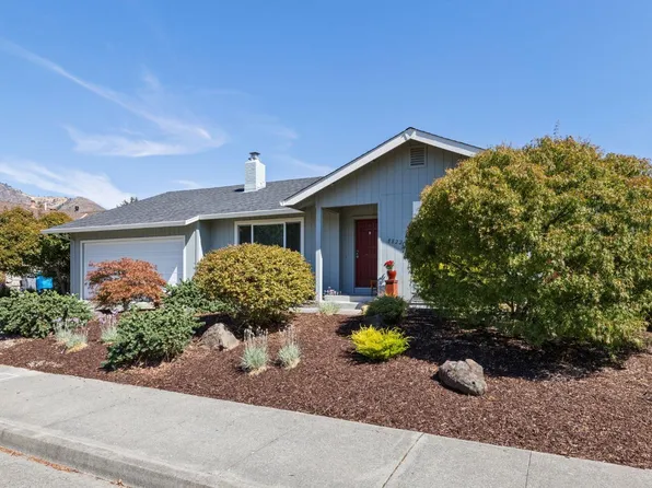 8822 Oakmont Drive S, Santa Rosa, CA 95409