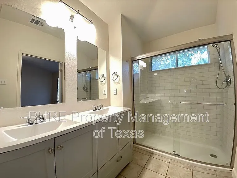 1102 Leah Ln — Photo 12
