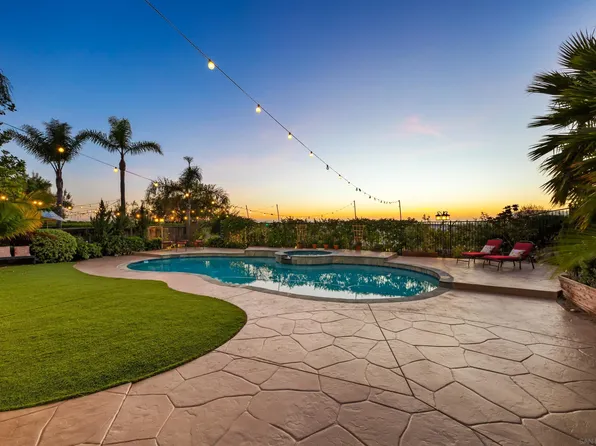 9846 Falcon Bluff St, San Diego, CA 92127
