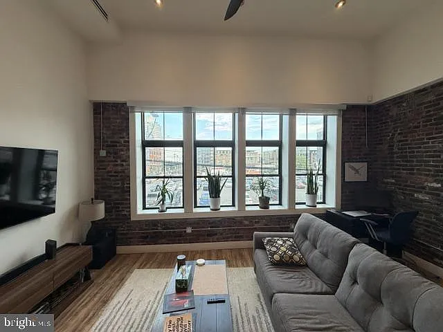 1 bed, 1.0 bath, 980 sqft, $1,850 — Photo 1