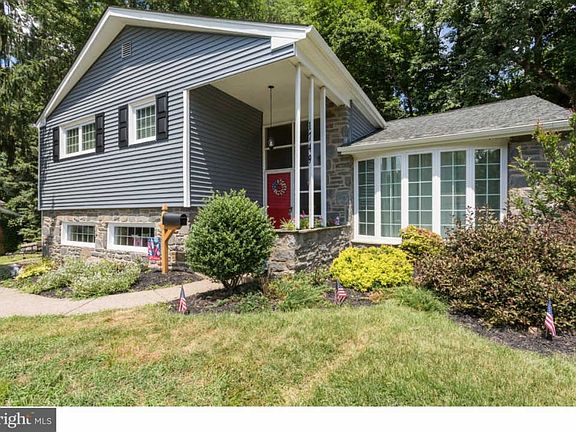 2nd image of 1749 Marilyn Dr