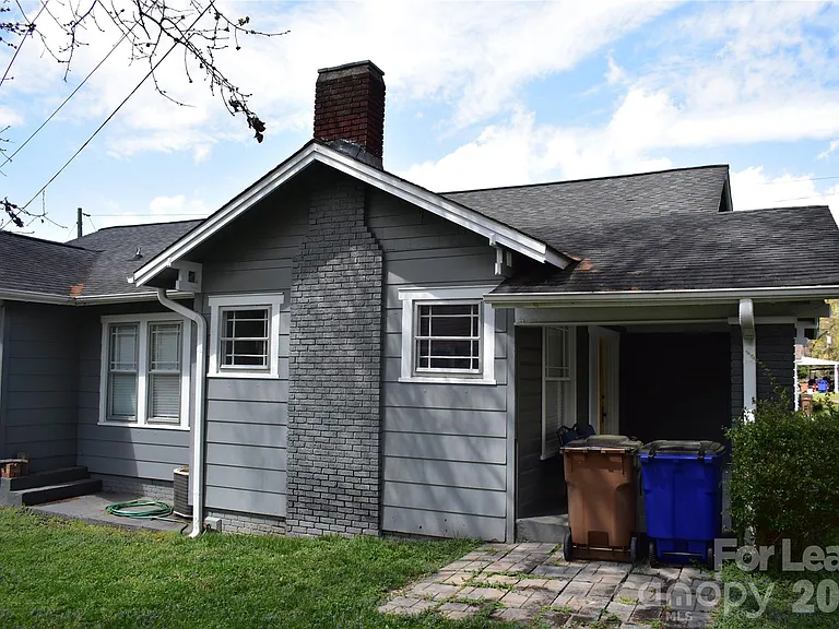 629 N Cedar St — Photo 17