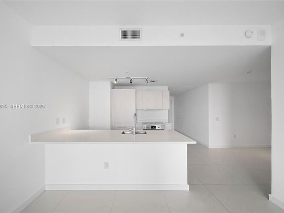 3rd image of 501 NE 31st St Unit 3110