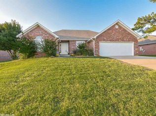 3 Ouachita Dr, Maumelle, AR 72113