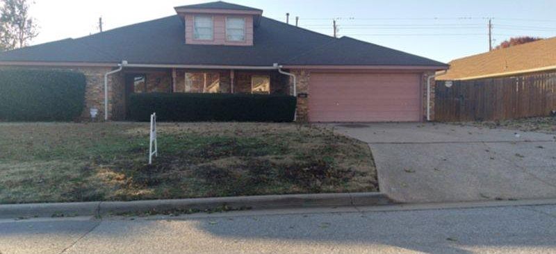 1st image of 908 NW Folkstone Way