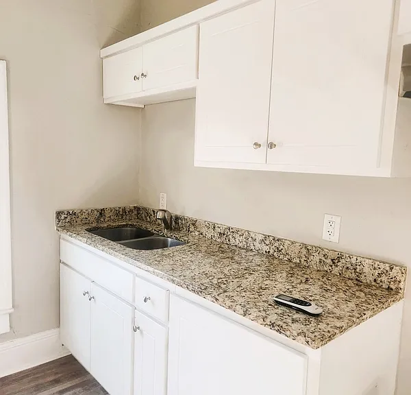 608 Arrington Ave #B — Photo 6