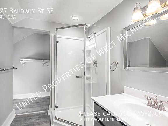 4th image of 927 Baldwin St SE