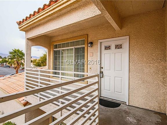 4th image of 1900 N Torrey Pines Dr Unit 224