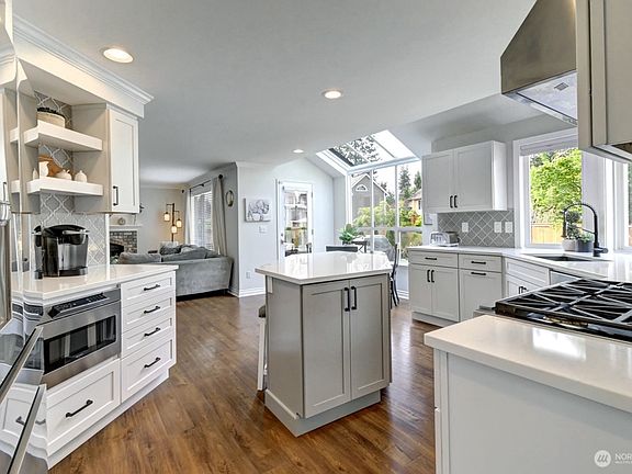 2nd image of 23608 NE 24th Pl