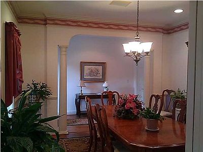 4th image of 117 Wood Vale Dr