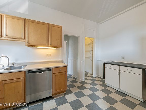 2nd image of 2059 W Huron St #2