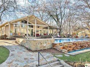 525 Lake Placid Dr, Seguin, TX 78155