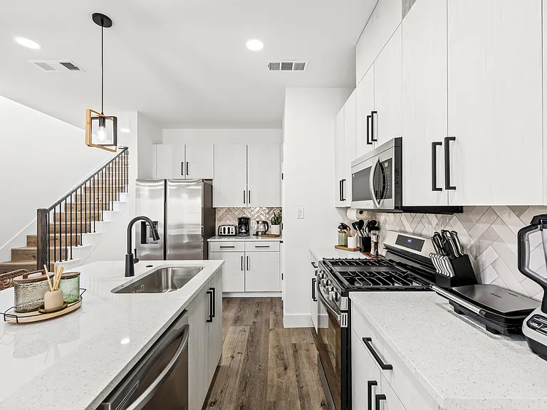 5702 Riverside Dr — Photo 14