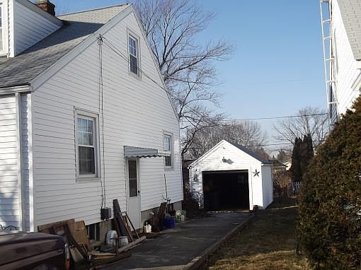 5th image of 624 W Summit St