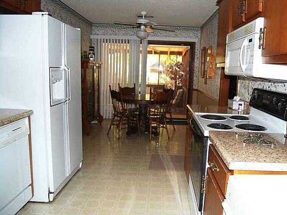 4th image of 2375 W Lake Oaks Dr