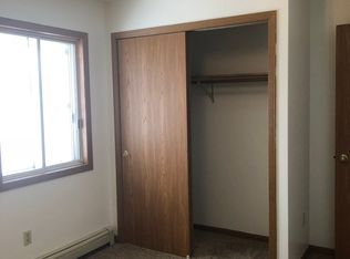 175 Cimarron Ct #B, Oshkosh, WI 54902