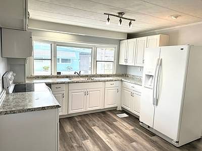 3rd image of 36203 Appleway #419