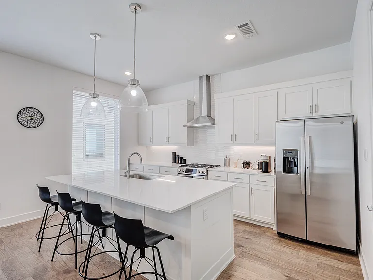 114 E Chester Ct — Photo 10