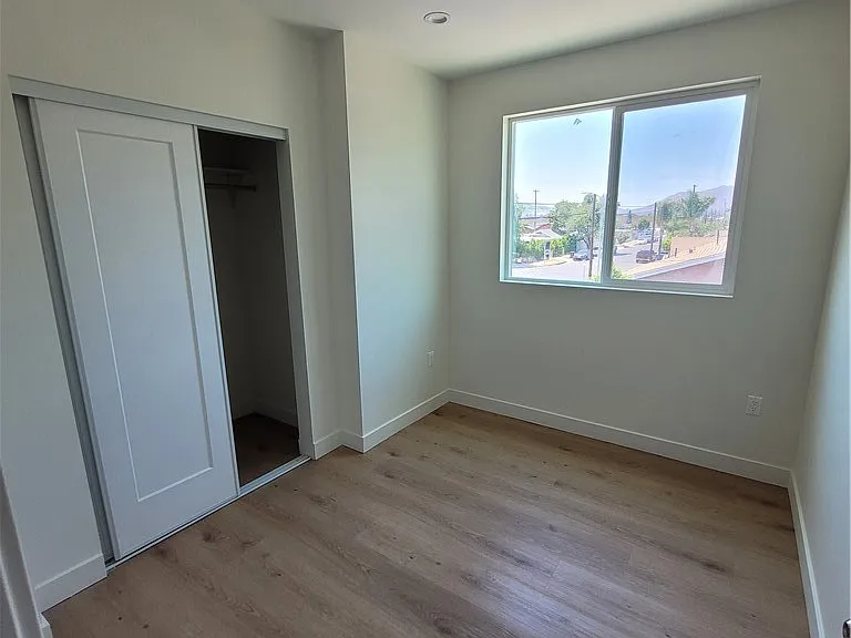 11864 Borden Ave — Photo 15