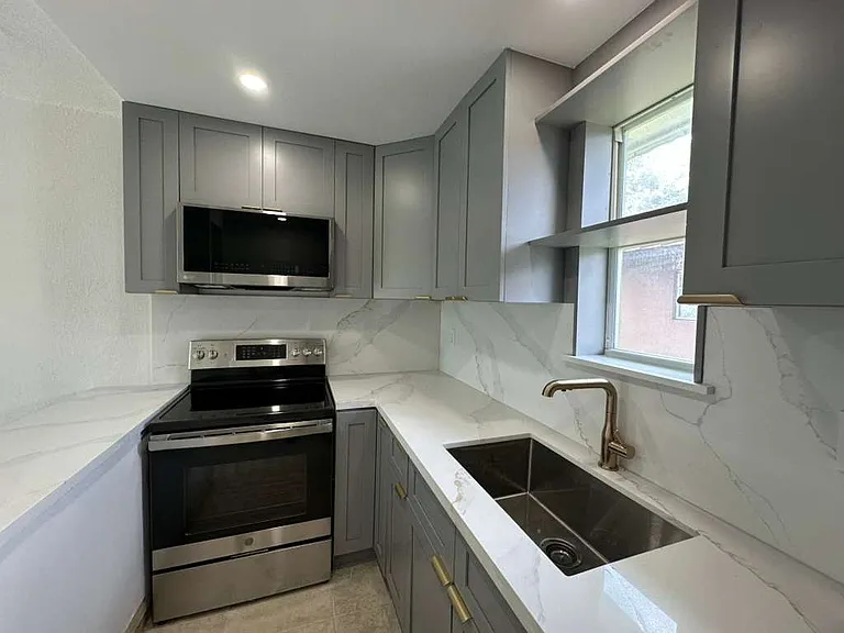 4201 SW 7th St #3 — Photo 9