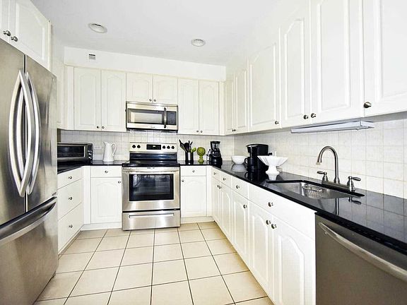3rd image of 100 Harbor View Dr APT 107