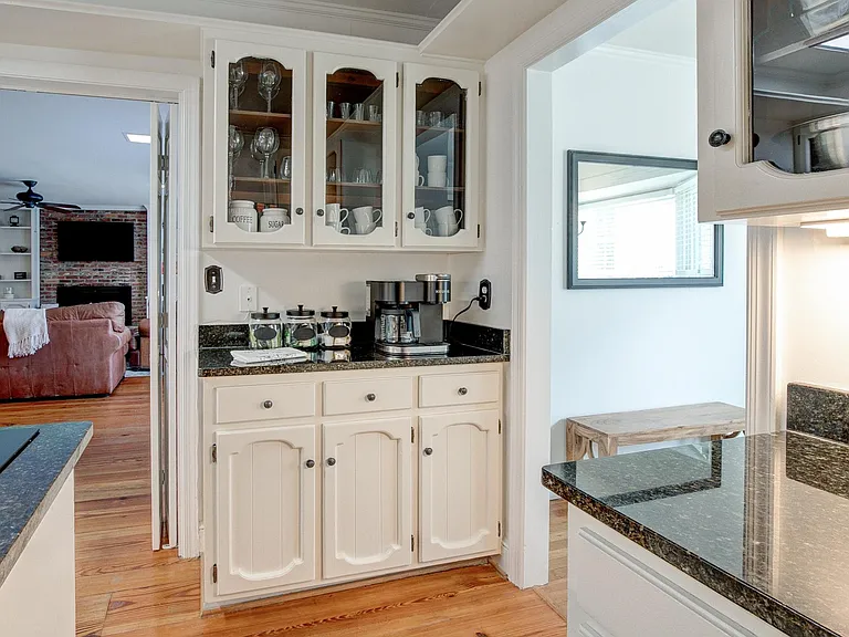 626 Myers Ln — Photo 18