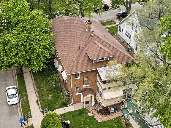 5th image of 424 Washington St