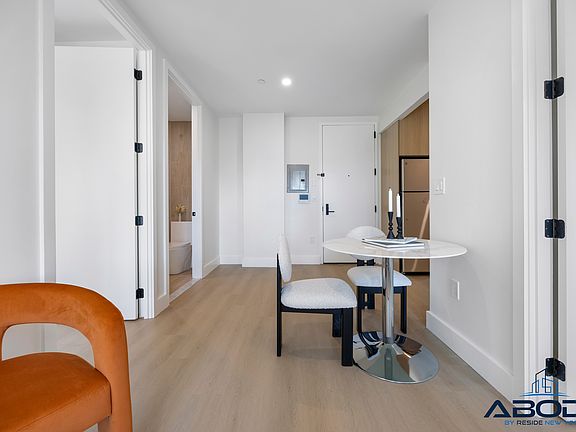 4th image of 104 E 53rd St #6A