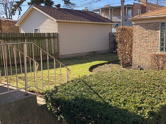 3rd image of 6550 N Fairfield Ave