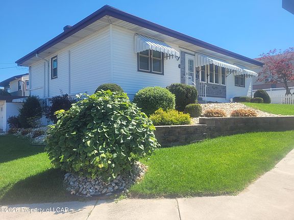 2nd image of 845 Lincoln St