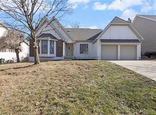 11405 S Hunter Dr, Olathe, KS 66061