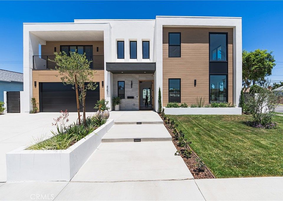 8251 Friesland Dr, Huntington Beach, CA 92647 | MLS #OC26165844