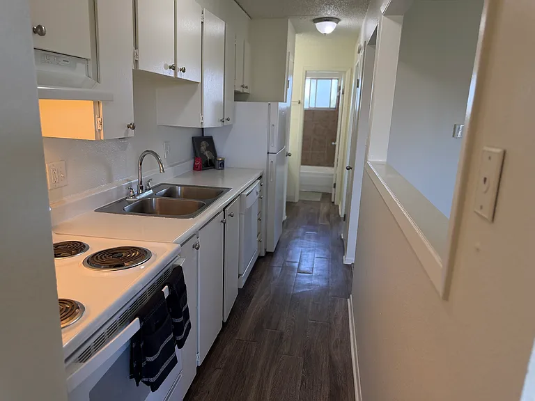 Kenyon Place Apartments — Photo 12